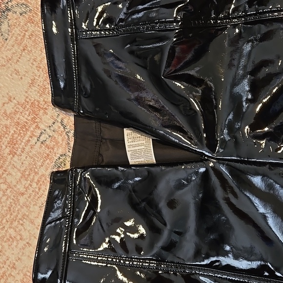 J. Crew Black Glossy Faux Leather Side Zip Lined Mini Skirt - Size 0 - Picture 3 of 11